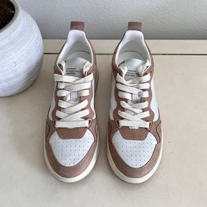 ‼️SOLD‼️ Steve Madden Sneaker